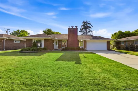 26347 Woodworth Cir, Dearborn Heights, MI 48127