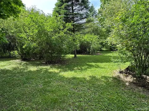 Exterior - 6161 River Rd, Flushing, MI 48433 photo 25 of 26
