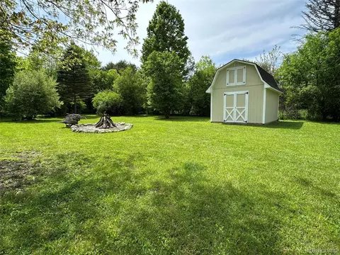 Exterior - 6161 River Rd, Flushing, MI 48433 photo 19 of 26