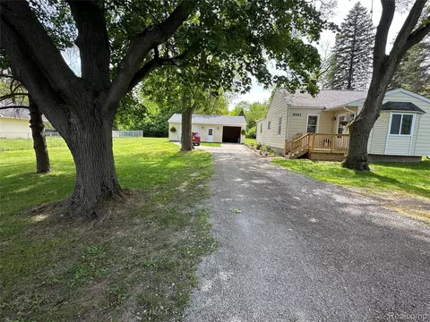Exterior - 6161 River Rd, Flushing, MI 48433 photo 5 of 26