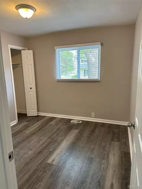 Bedroom - 6161 River Rd, Flushing, MI 48433 photo 1 of 2