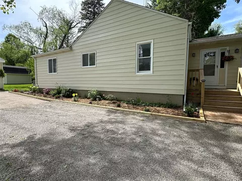Exterior - 6161 River Rd, Flushing, MI 48433 photo 7 of 26