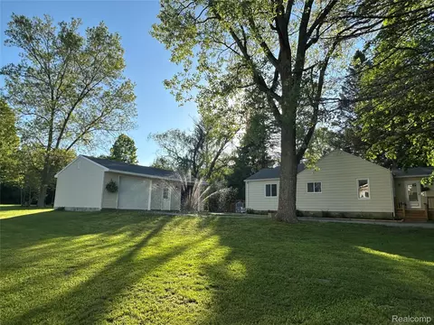 Exterior - 6161 River Rd, Flushing, MI 48433 photo 24 of 26
