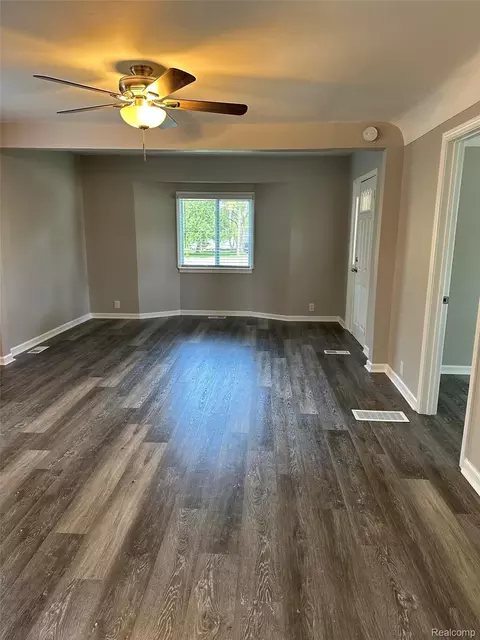 Living - 6161 River Rd, Flushing, MI 48433 photo 3 of 3