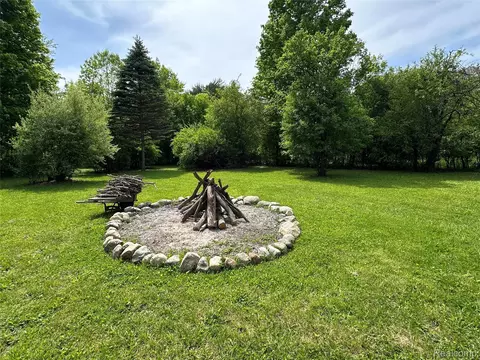 Exterior - 6161 River Rd, Flushing, MI 48433 photo 10 of 26