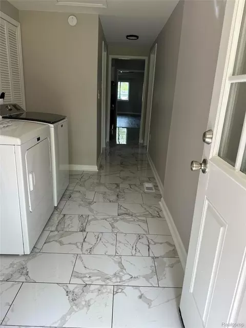 Entry Way - 6161 River Rd, Flushing, MI 48433 photo 6 of 6