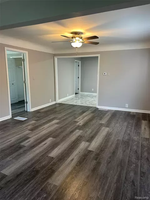 Living - 6161 River Rd, Flushing, MI 48433 photo 1 of 3