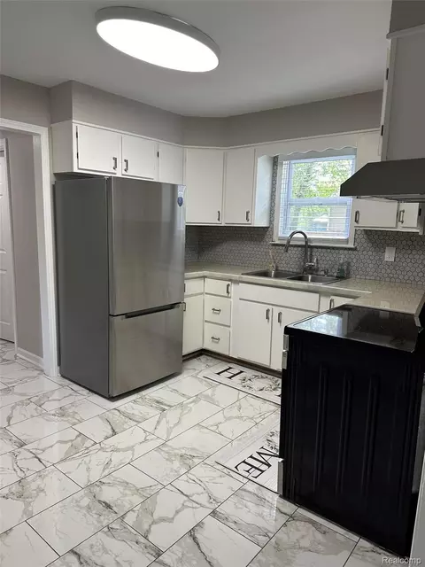 Kitchen - 6161 River Rd, Flushing, MI 48433 photo 1 of 1