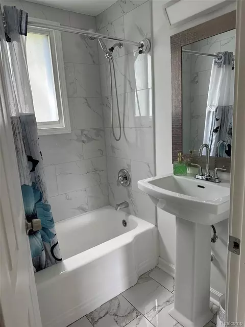 Bath - 6161 River Rd, Flushing, MI 48433 photo 1 of 3