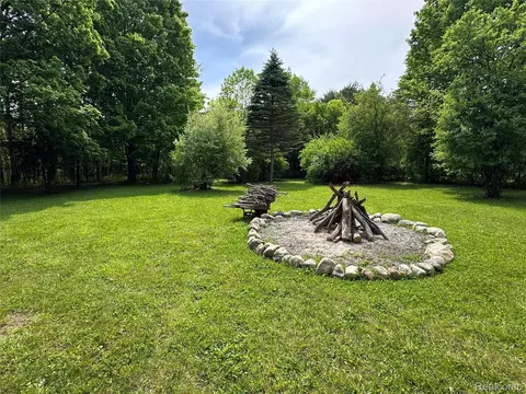 Exterior - 6161 River Rd, Flushing, MI 48433 photo 20 of 26