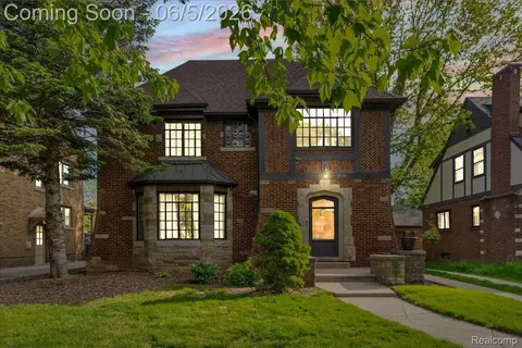 18674 Gainsborough Rd, Detroit, MI 48223