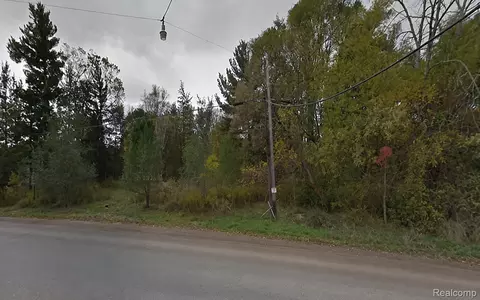 8983 Pontiac Lake Rd, White Lake, MI 48386