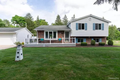 9026 Woodside Rd, Northville, MI 48167