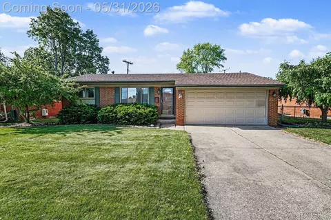 39227 Farmhill Dr, Sterling Heights, MI 48313