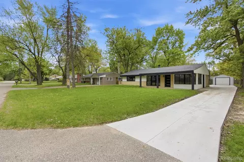 2483 Walce Dr, West Bloomfield, MI 48324