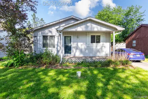 2375 Darnell St, Wolverine Lake, MI 48390