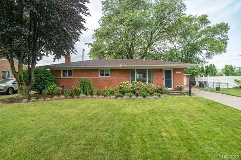 13961 Lyons St, Livonia, MI 48154