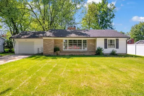 39401 Long St, Harrison, MI 48045