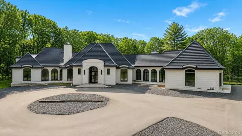625 Fairbrook St, Northville, MI 48167