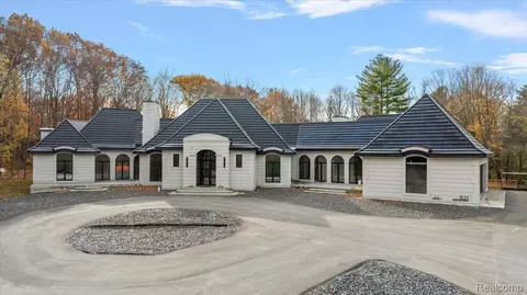 625 Fairbrook St, Northville, MI 48167