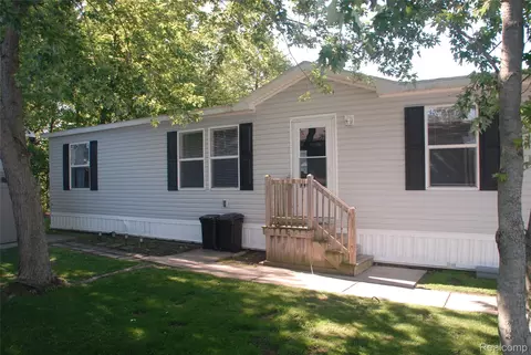1101 Forest Ln, Columbus, MI 48063