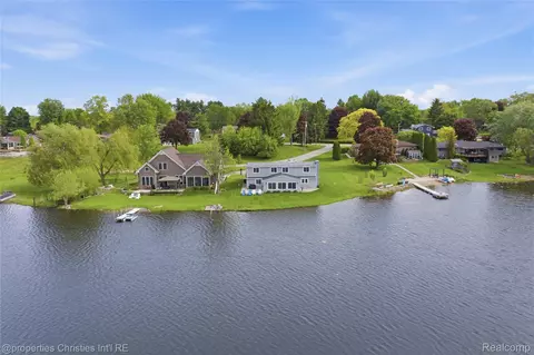 6672 Seth Ct, Independence, MI 48348