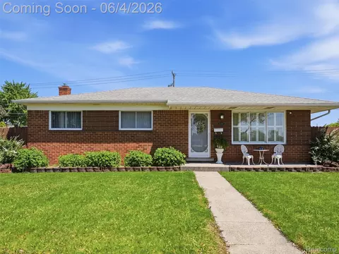 33810 Brookshire Dr, Sterling Heights, MI 48312
