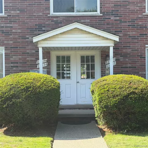 22204 E 11 Mile Rd, Saint Clair Shores, MI 48081