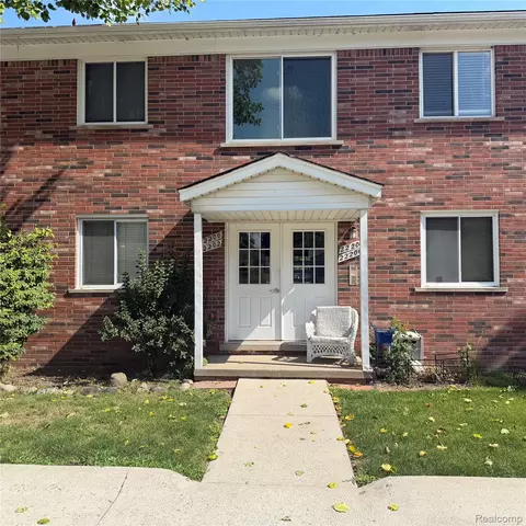 22204 E 11 Mile Rd, Saint Clair Shores, MI 48081