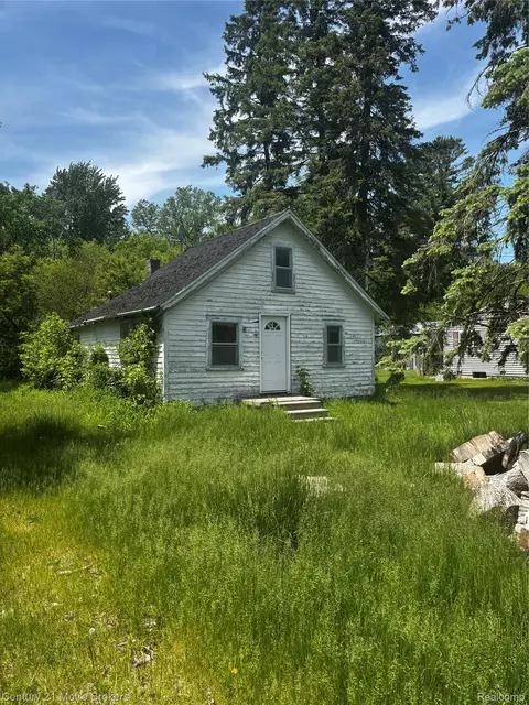 3944 Clutier Rd, Saginaw, MI 48601