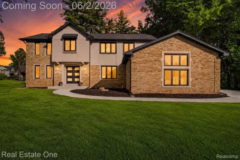 2141 Hickory Leaf Ct N, Rochester Hills, MI 48309