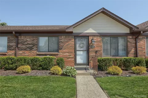 30784 Quinkert St, Roseville, MI 48066