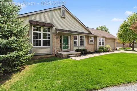 22840 Woodcreek Dr, Taylor, MI 48180