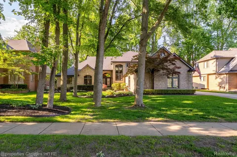 14281 Bournemuth Dr, Shelby Township, MI 48315