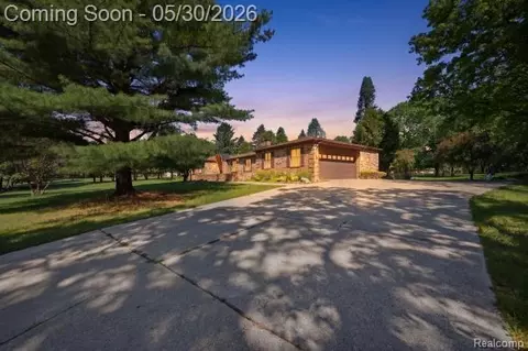 7020 Rattalee Lake Cor NW, Independence, MI 48348