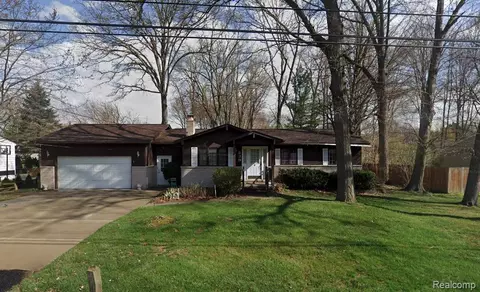 839 Colebrook Dr, Troy, MI 48083
