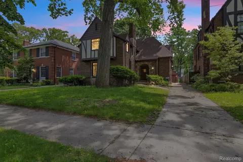 19510 Stratford Rd, Detroit, MI 48221