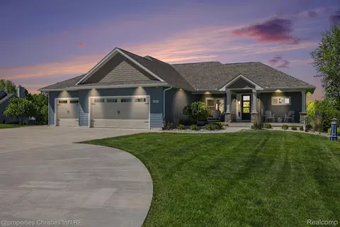 2260 Willow Bay Ln, Butman, MI 48624