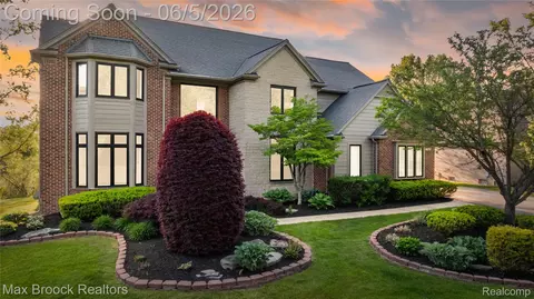 6664 Apple Blossom Trl, West Bloomfield, MI 48322