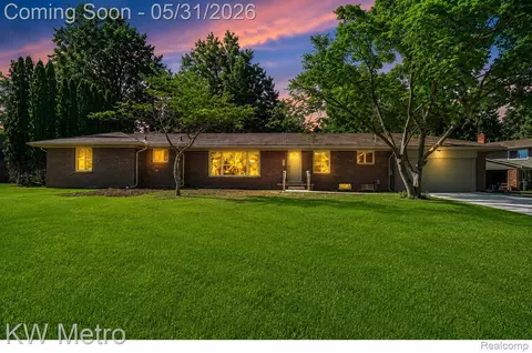 36125 Paddleford Rd, Farmington Hills, MI 48331