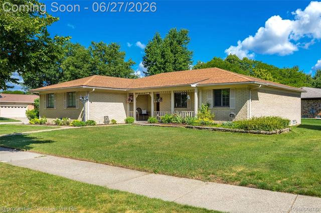 6805 Emerald Shores Dr, Troy, MI 48085