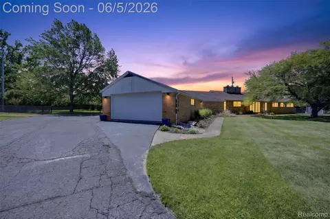 7174 Meadowvue Dr, Grand Blanc, MI 48439