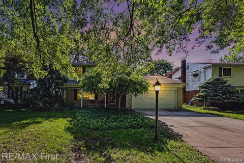 60 Hillcrest Blvd, Ypsilanti, MI 48197