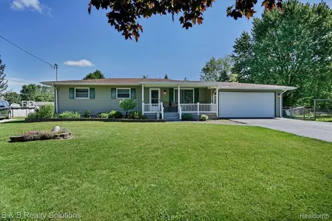 6229 Cold Spring Trl, Grand Blanc, MI 48439