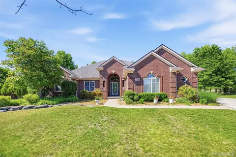 47041 Hidden River Cir N, Canton, MI 48188
