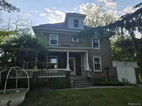812 Academy Rd, Holly, MI 48442