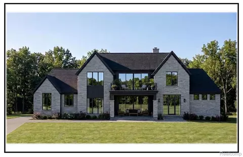 6121 Golfview Dr, Bloomfield Hills, MI 48301