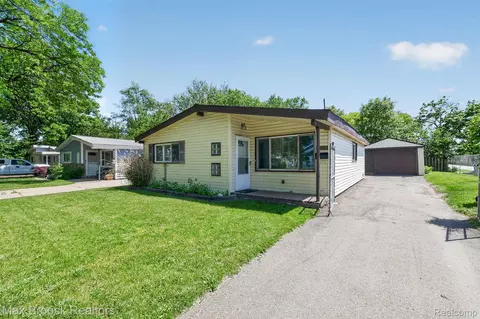 1000 E Madge Ave, Hazel Park, MI 48030