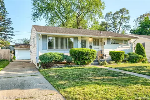 2822 Epsilon Trl, Flint, MI 48506