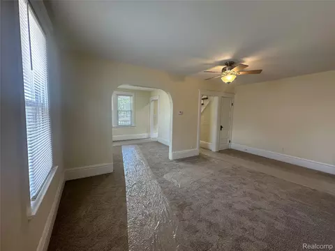 Living - 18576 Jefferson, Riverview, MI 48193 photo 2 of 5